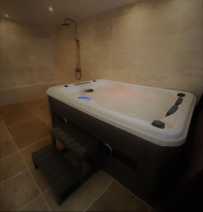Nalan Orrygeois, Spa, Sauna, Proche Asterix Buitenkant foto